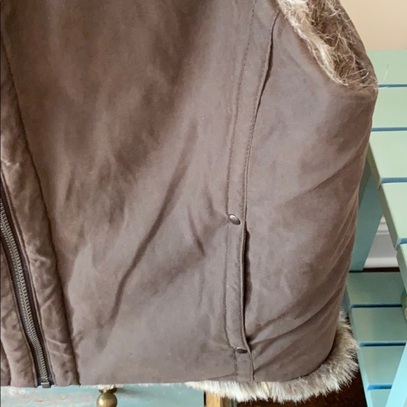 Reversible fur/dark brown vest - Picture 6 of 7